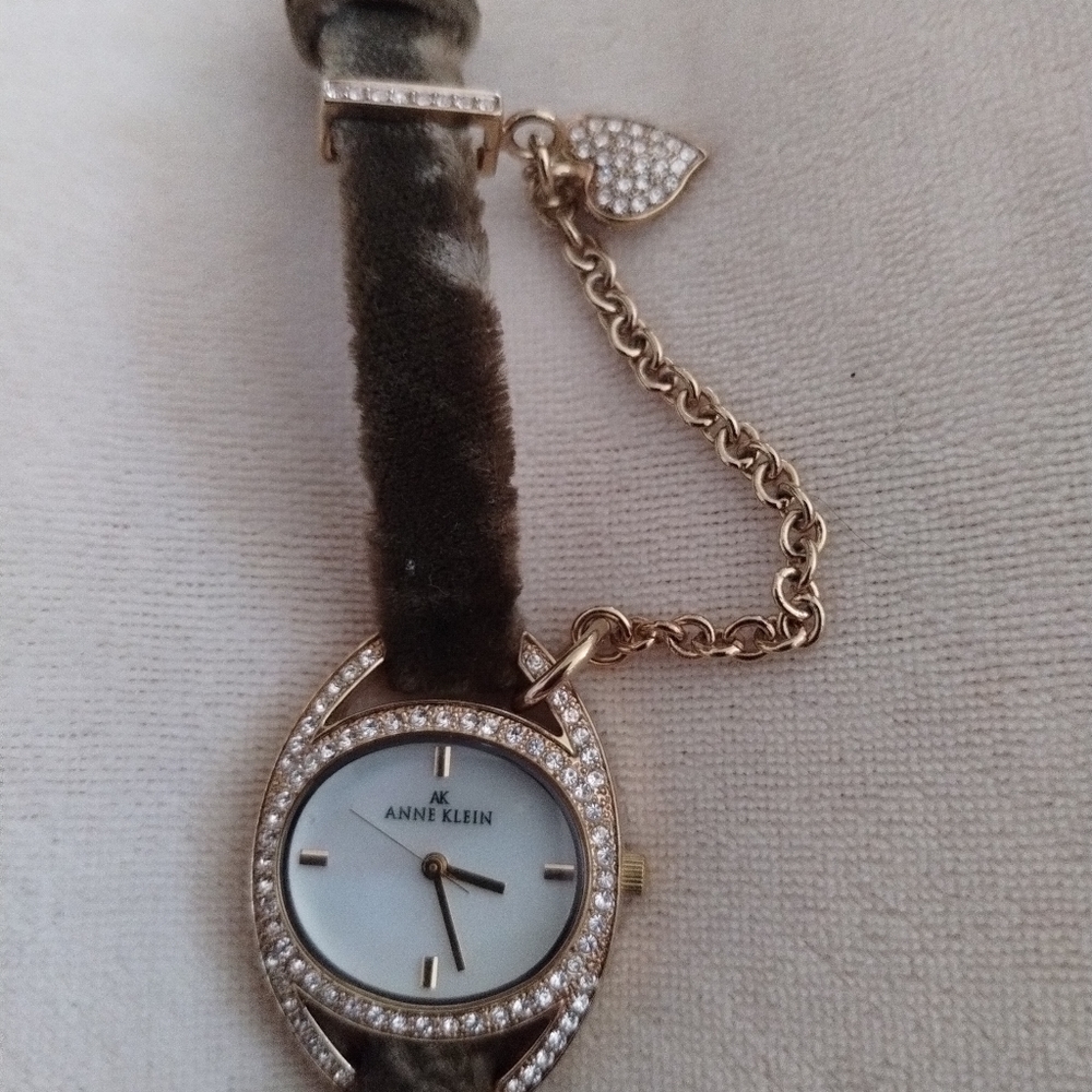 VTG Annie Klein Double Wrap Crushed Velvet Brown Band Watch, gold chain w/Heart